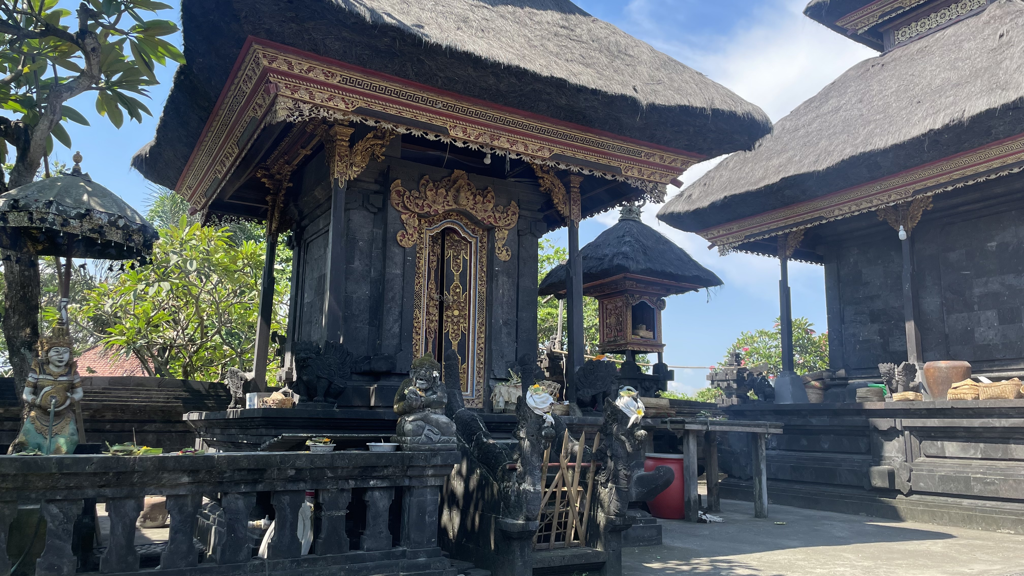 Utama Mandala - meru tumpang lima linggih ida bhatara dewi danu (danau batur).jpg